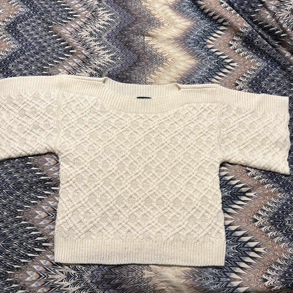 Beautiful knit short sleeve sweater